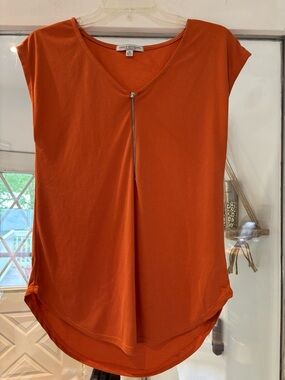 Green Envelope Orange Short-Sleeve Zip Front Top